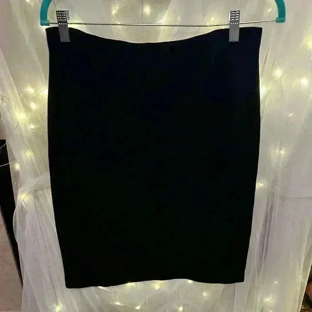 Philosophy Black Skirt. Size 6. Preowned. Women’s. Gold Zipper in back.